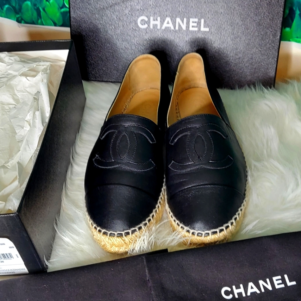 CHANEL ESPADRILLES size 41 Black Lambskin  Leather Pre-Loved Excellent condition